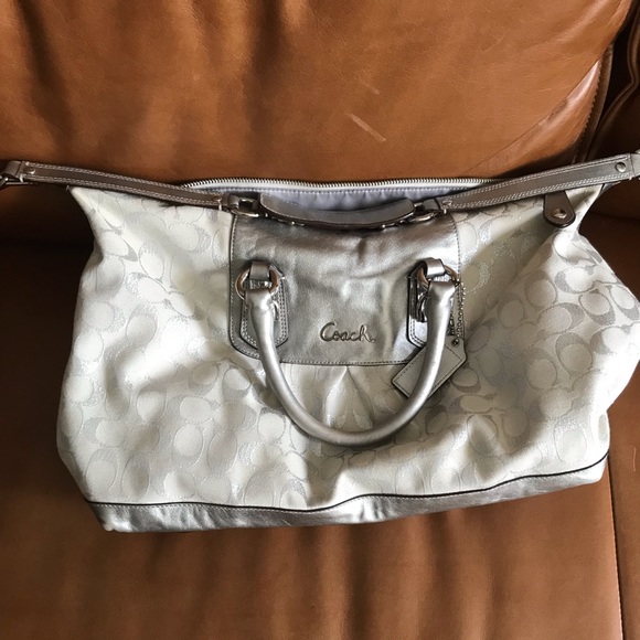 Signature Canvas Authentic Bag - Picture 3 of 4